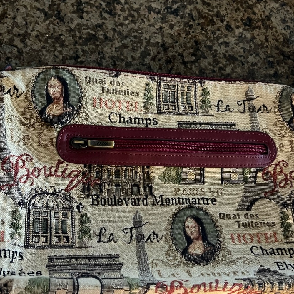 Royal Tapisserie Crossbody Bag with Parisian Motif - Picture 2 of 6